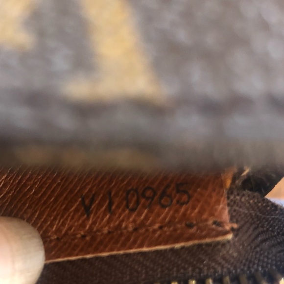 Louis Vuitton Babylone - Picture 9 of 16